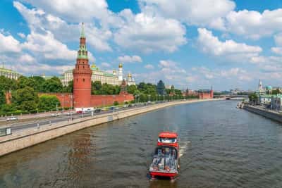 Речной трамвайчик Radisson от причала «Нескучный сад»