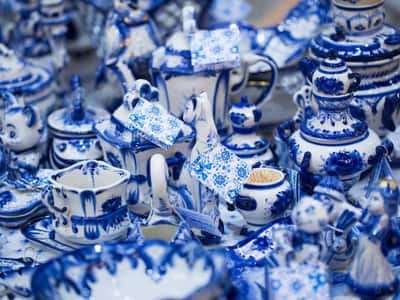 Гжель: Фарфоровая мануфактура «Галактика и Ко»