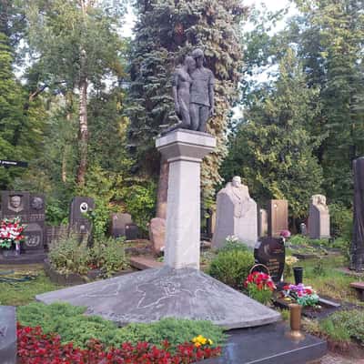 Обзорная прогулка по Новодевичьему кладбищу