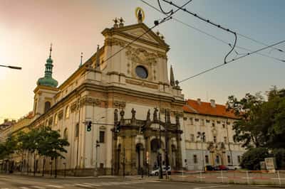 Карлова площадь: квест-экскурсия в мобильном приложении