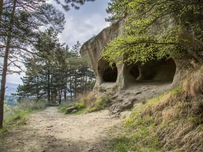 Медовые водопады и гора Кольцо из Кисловодска