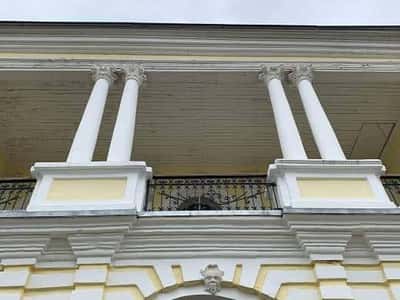 «Брюс всемогущий»: экскурсия по соборам и усадьбе в Глинках