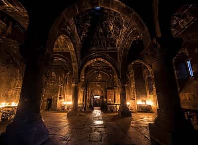 Симфония камней и древних храмов: Арка Чаренца и Монастырь Гегард