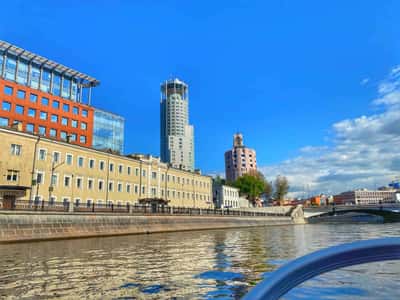 Обзорная прогулка по Москве-реке на катере без капитана
