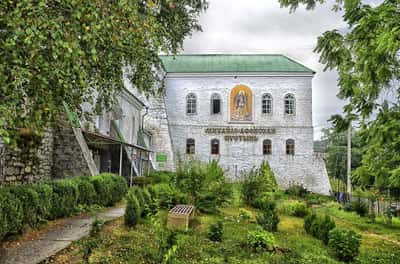 Лаго-Наки: Свято-Михайловский монастырь, гора Физиабго и ущелье Мишоко