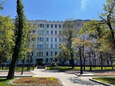 По Никитскому и Тверскому бульварам