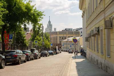 Ивановская горка - настоящая симфония историй и легенд старой Москвы
