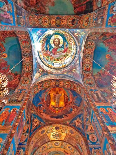 Два символа города: Спас на Крови и Исаакиевский собор
