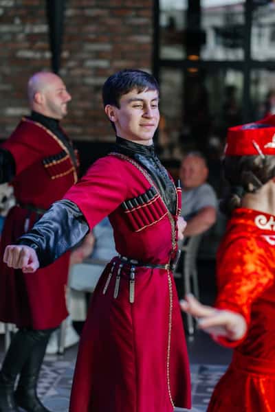«Аланский вечер»: этно-программа с ужином и обзорной экскурсией (на выбор)