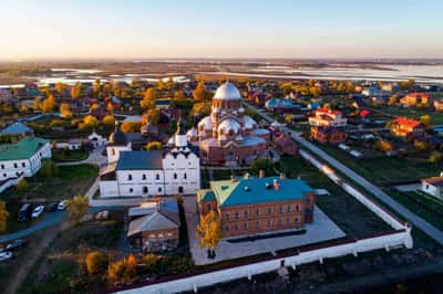 Из Казани в Свияжск: тайны острова-крепости в авторском маршруте