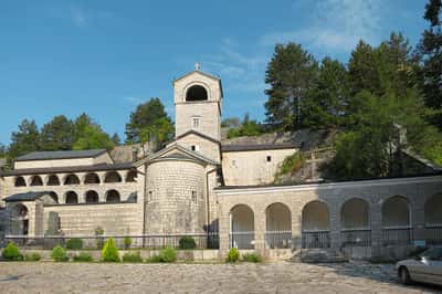 Два монастыря (Цетинский монастырь, Острог)