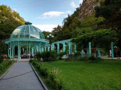 Экскурсия в парк Боржоми, крепость Рабат и пещерный город Вардзия