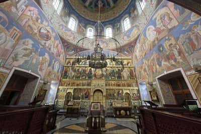 Обители русских чудотворцев: пещерный храм в Талицах