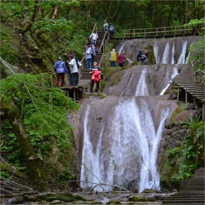 Долина Легенд и 33 Водопада