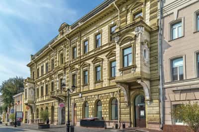 От сердца города к лучшей по красоте улице Рождественской