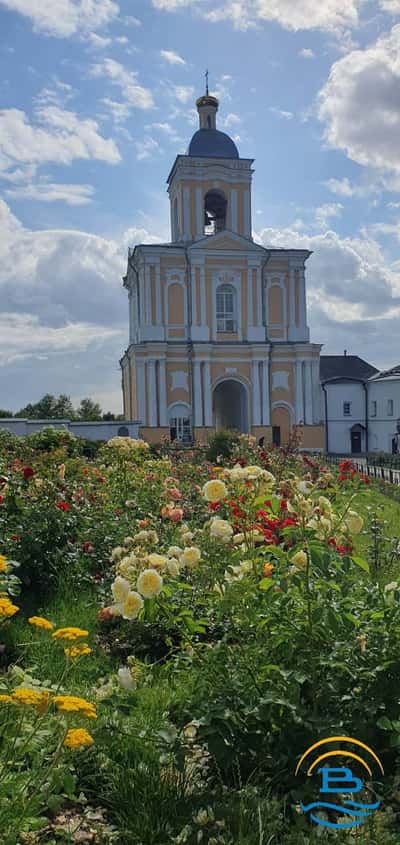 Водная прогулка к Варлаамо-Хутынскому монастырю