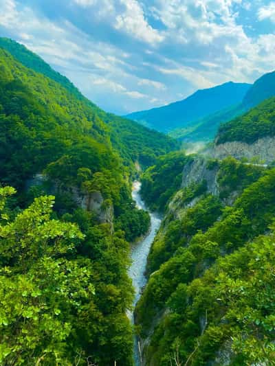 Увидеть Аргунское ущелье и самостоятельно приготовить национальные лепешки