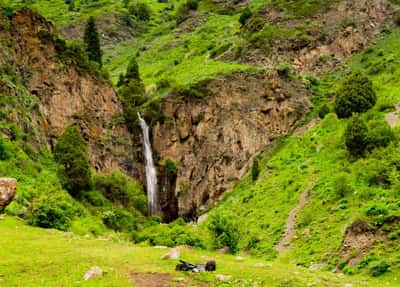 Башня Бурана, ущелье Кегети, термальные источники и 3 водопада за 1 день