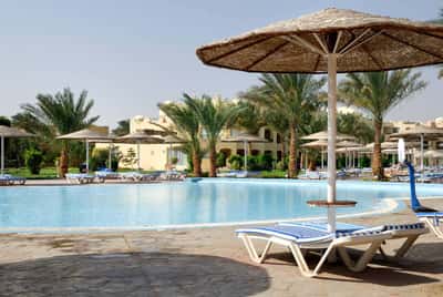 День в пляжном клубе The Palm с ужином в ресторане 20four и бассейном