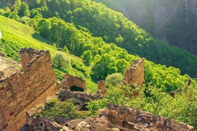 Открытия и приключения: аул-призрак Гамсутль и Салтинский водопад