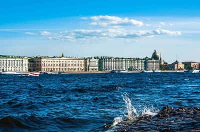 Музыкальный круиз при свечах к Лахта центру на теплоходе-ресторане