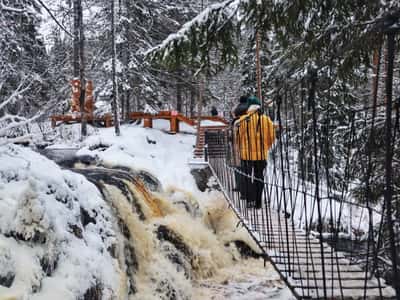 В Карелию на ретропоезде: водопады и парк Рускеала