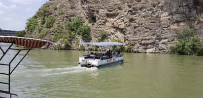 Прогулка на катере по Куре: новый взгляд на Старый город