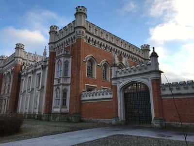 Великолепный Петергоф: фонтаны, парк Александрия и Фермерский дворец