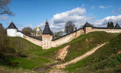 Экскурсия «Печоры - Изборск» из Пскова на транспорте туристов