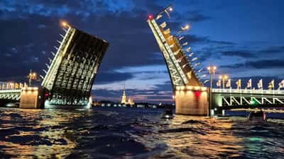Разводные мосты. Ночная прогулка по Питеру на катере