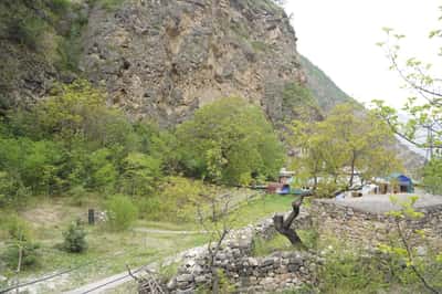 Село Хунзах, плато Матлас, Каменная чаша, Водопады