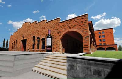 Армения Вайн, шоколадный дом, церковь Кармравор и село Ошакан