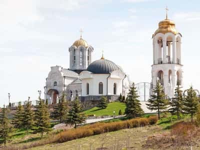 Два монастыря