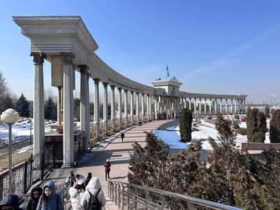 Ущелья Аюсай и Алма-Арасан, Парк Президента и шоу соколов