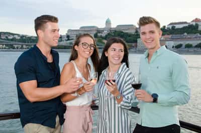 Круиз по Дунаю с живой музыкой и напитками без ограничений