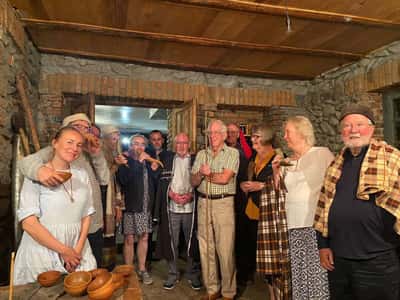 От лозы до тостов: Организованный Ртвели с традиционным застольем