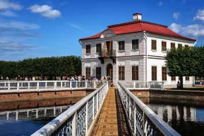 Экскурсия в Кронштадт и Петергоф на автомобиле с профессиональным краеведом