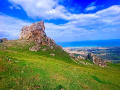 Радужные горы, гора Бешбармак и Розовое озеро