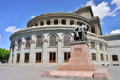 Экскурсия по Еревану с посещением Оперного театра и театрального закулисья