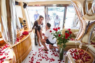 Романтическое свидание на яхте