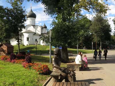 Псков: развлекательно-историческая аудиопрогулка по главному проспекту города