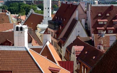 Стены и башни средневекового Таллина - свидетели многовековой истории
