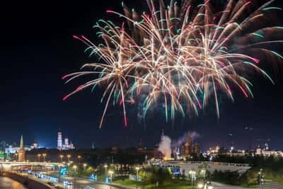 Речная прогулка с ужином на теплоходе «Ривьера» 9 мая