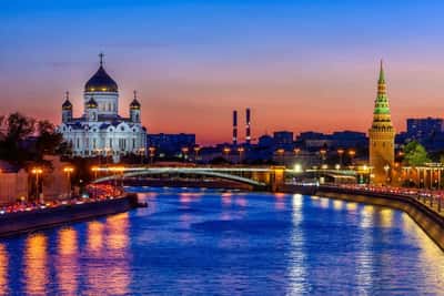 Вечерняя Москва в огнях: прогулка с ужином и живой музыкой