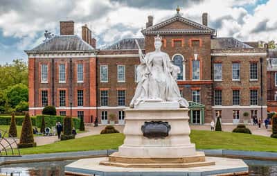 Диана и королевская семья