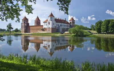 Трансфер из Гродно в Мирский и Несвижский замки - путешествие в историю с комфортом