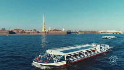 Салют 9 мая с борта теплохода