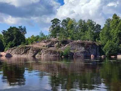 Водная прогулка на катере вдоль побережья парка Монрепо