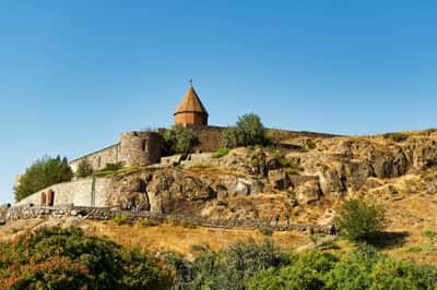 Хор Вирап, вид на Библейский Арарат, Арени винный завод, Нораванк