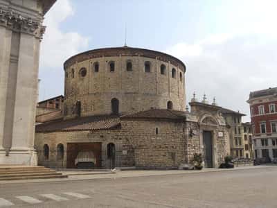 Брешиа многоликая